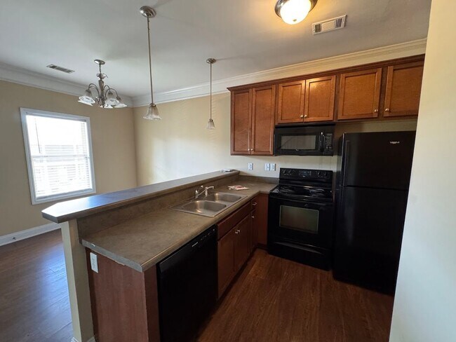 Foto del edificio - PRE LEASING FOR JANUARY 2026!