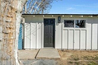 Building Photo - 406 Sierra Ave