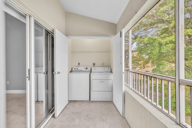 Building Photo - 2881 N Oakland Forest Dr