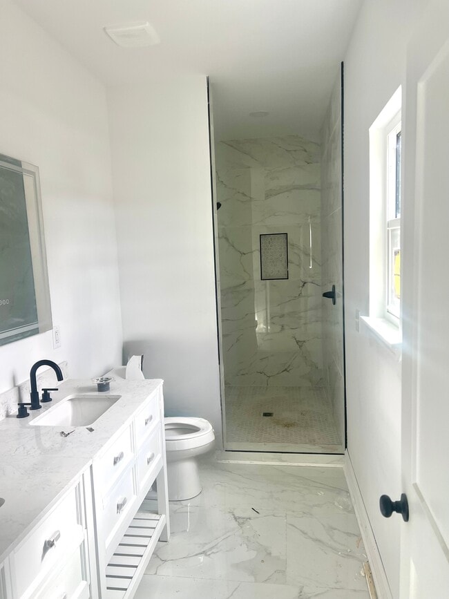 Building Photo - 322 Lincolnshire Square