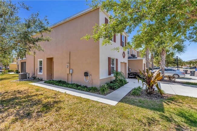 Foto del edificio - Beautiful, Clean and ready for move in 3/3/1cg Townhouse