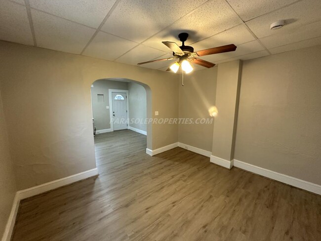 Building Photo - 1319 Eynon St