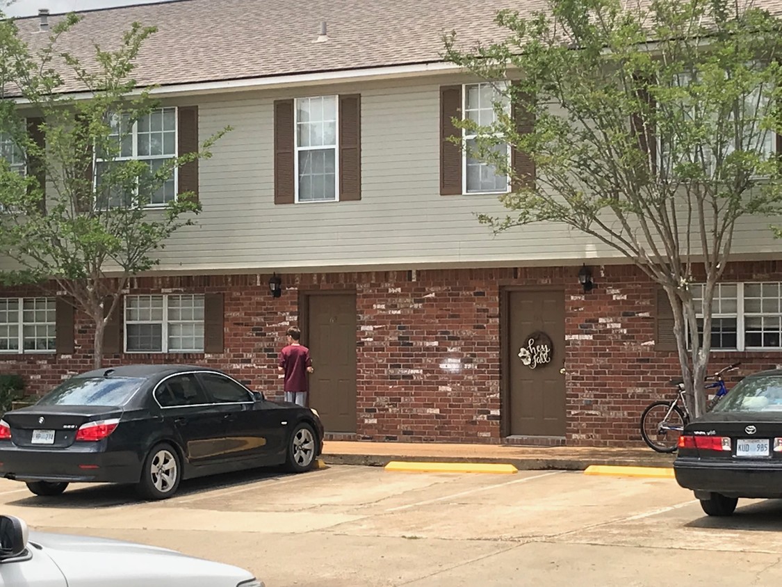 Primary Photo - 103 Locksley Way