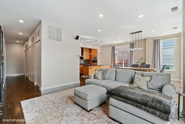 Photo - 330 N Clinton St Apartment