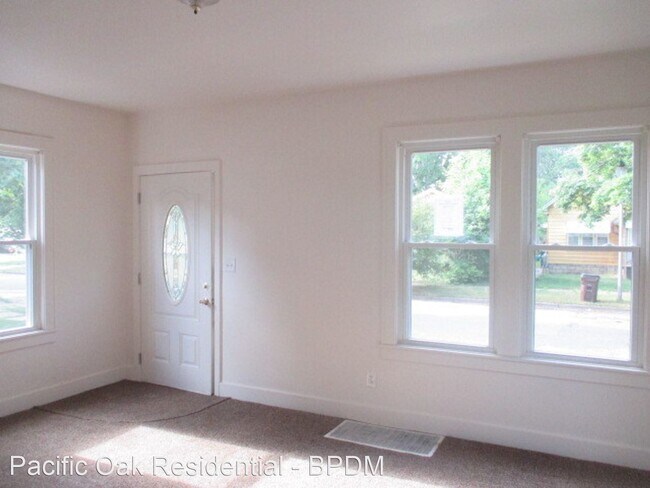 Building Photo - 3 br, 1 bath House - 1330 W Hillsdale Street