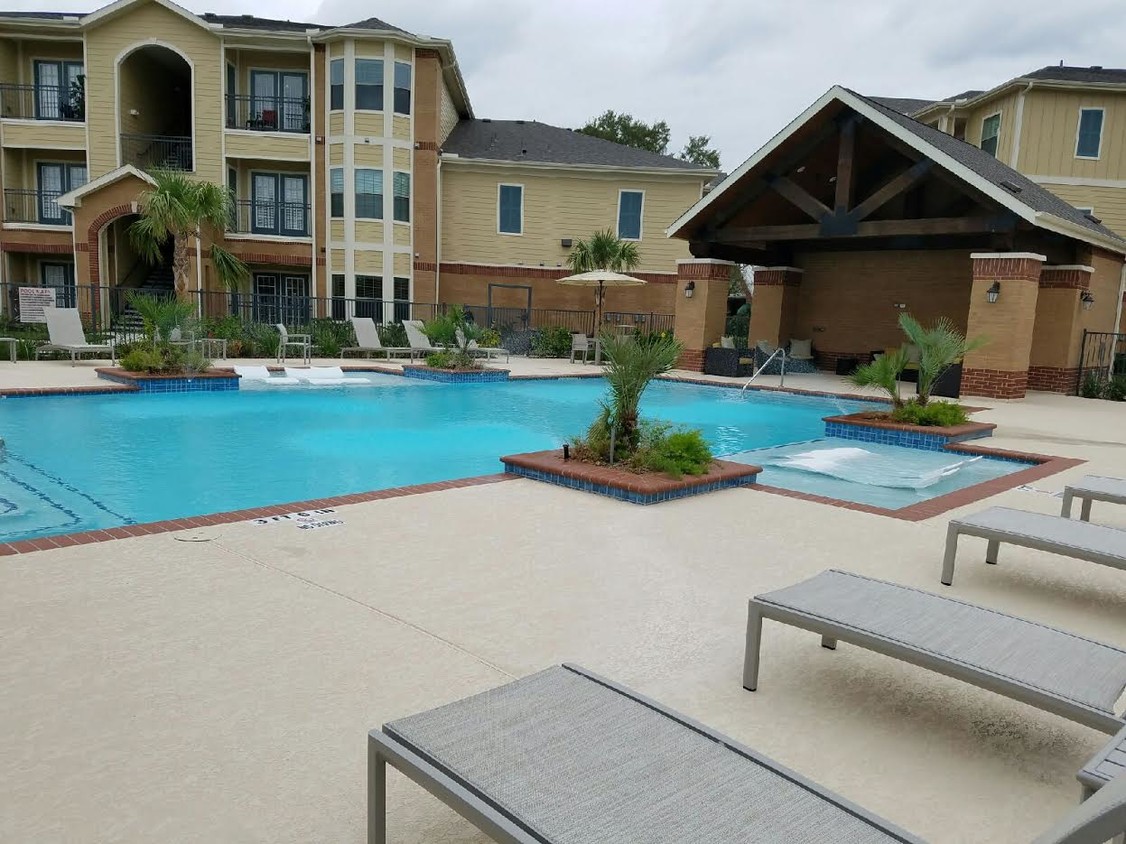 ¡Nuestra espectacular piscina! - Meadows at Cypress Creek