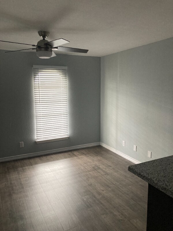 Foto del edificio - 2109 Kerria Ave