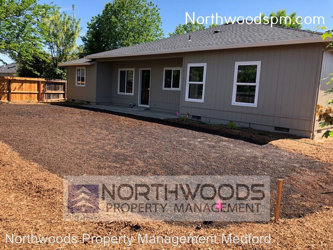 Building Photo - 3 br, 2 bath House - 1857 Northwood Dr