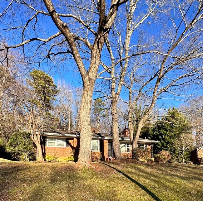 Building Photo - 3825 Sheffield Dr