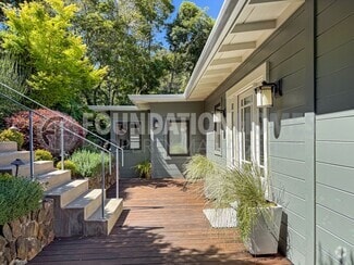 Building Photo - 444 Laverne Ave