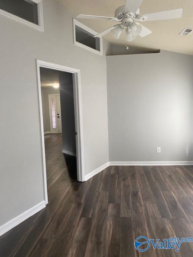 Foto del edificio - 222 Silverbreeze Ct