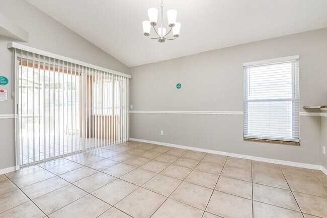 Foto del edificio - 2200 Chappell Ct
