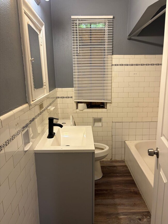 Foto del edificio - 4827 Berkshire St