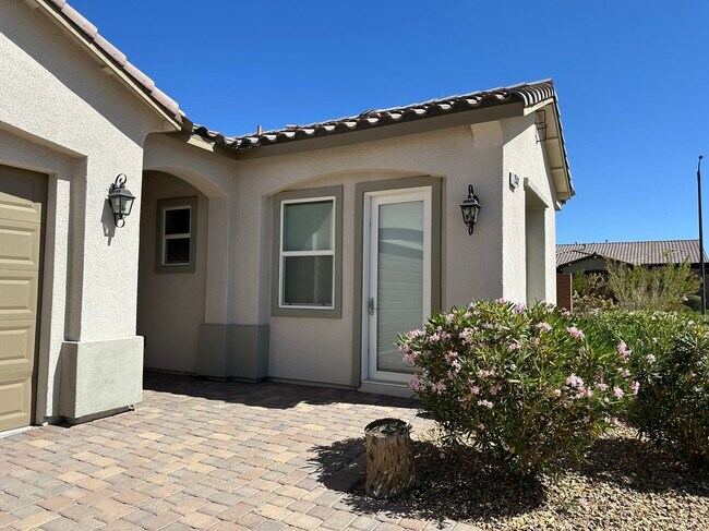 Building Photo - 2532 Ballatore St
