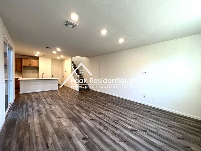 Foto del edificio - Brand New Citrus Heights 3bd/2.5ba Home wi...