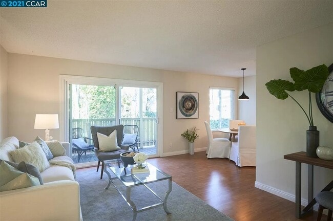 Foto del edificio - 2728 Oak Rd