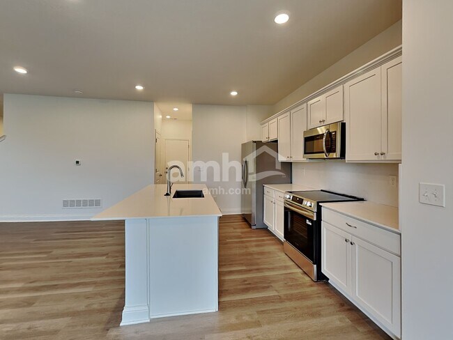 Foto del edificio - 9199 Henley Ave