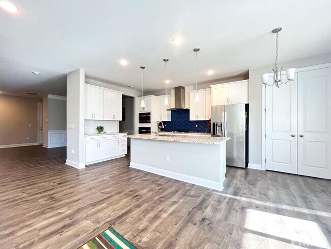 Building Photo - Luxury Townhome 3 bedroom 2855 Sq Ft for Rent