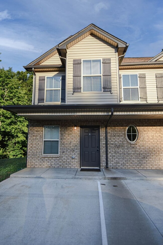 Building Photo - 219 Smithson Ln