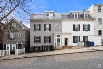Building Photo - 417 E 7th St