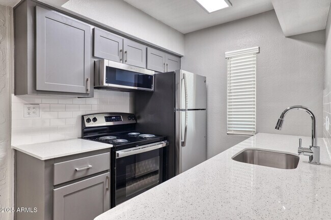 Foto del edificio - 815 E Bethany Home Rd