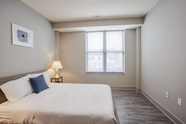 Foto del edificio - 121 E Freedom Way