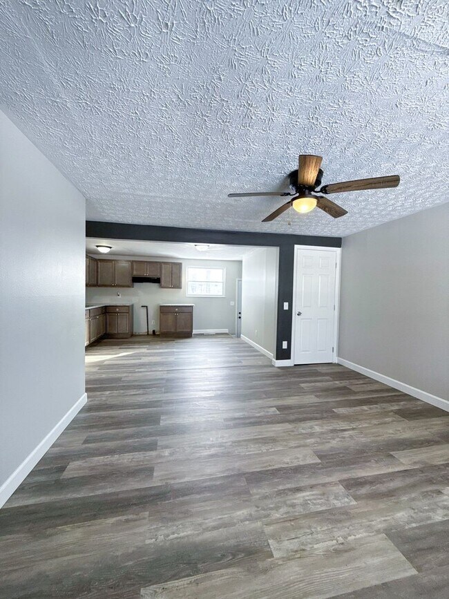 Foto del edificio - Newly Renovated 3BR Home on a Quiet Cul-de-Sac | Spacious Yard & Basement