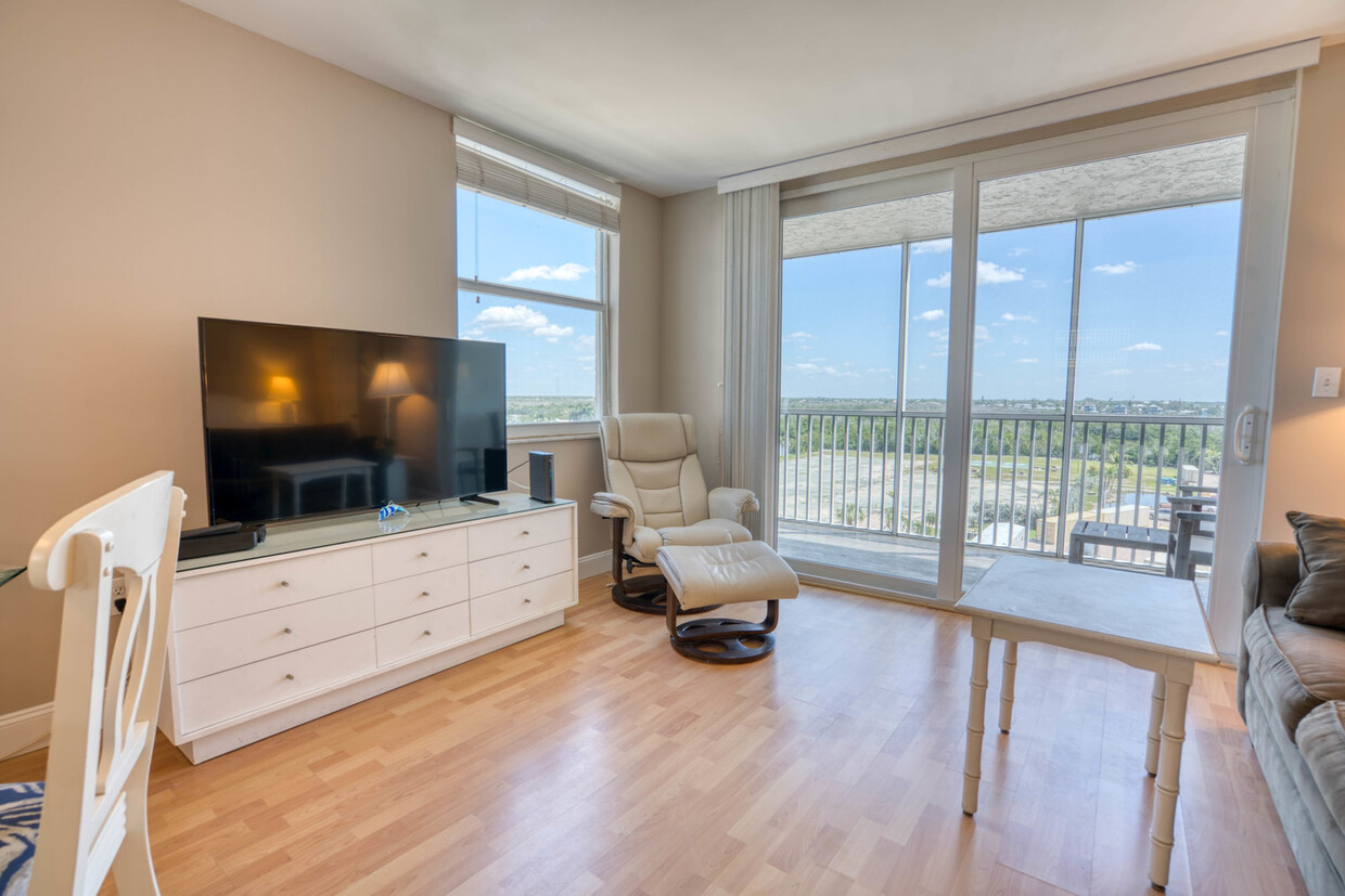 Foto principal - 5800 Bonita Beach Rd SW