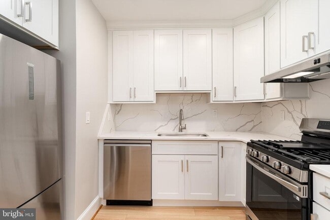 Building Photo - 523 Constitution Ave NE