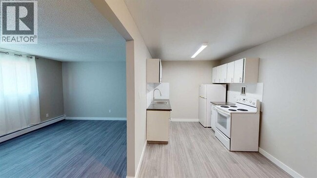 Building Photo - 9807-9108 108 Ave