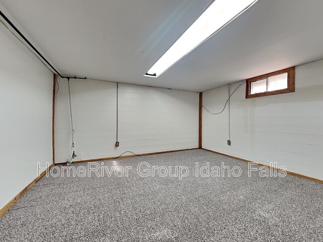 Building Photo - 420 8th St