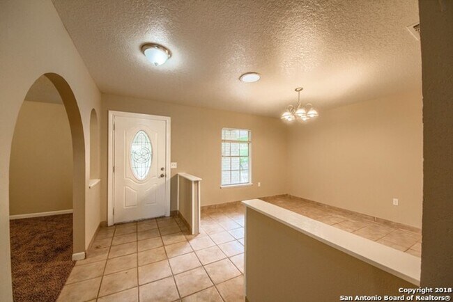 Foto del edificio - NE San Antonio 3 bedroom home in establish...