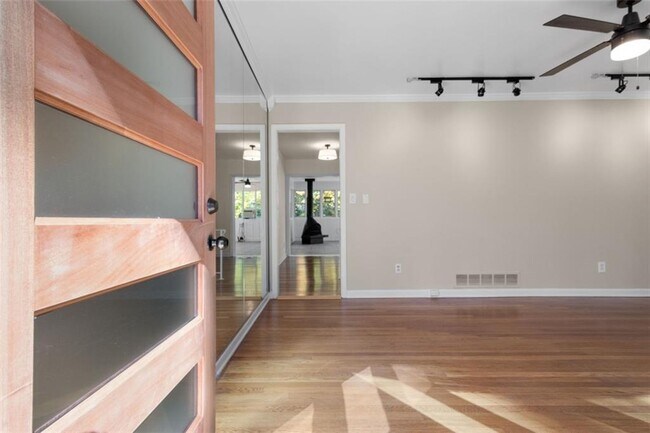 Building Photo - 2958 Harcourt Dr