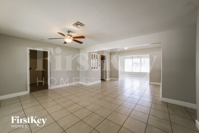 Foto del edificio - 2807 Utopia Dr