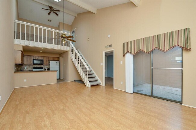 Foto del edificio - 2611 Grants Lake Blvd