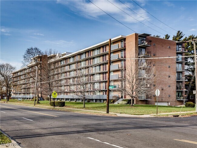 Foto del edificio - 2331 E Market St