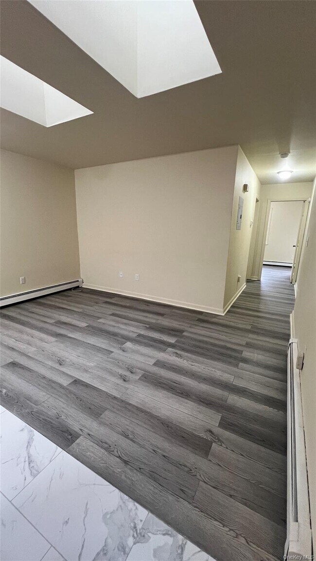 Foto del edificio - 27 E Main St