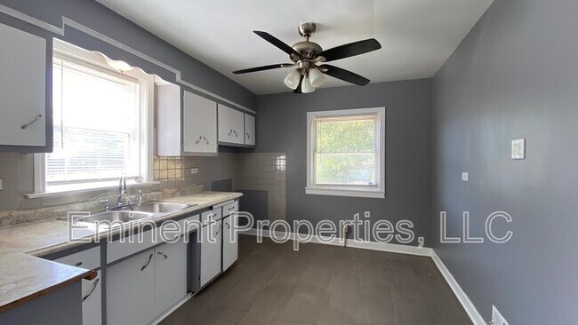 Foto del edificio - 10628 S Green St