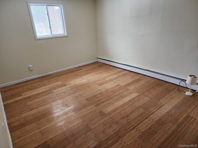 Building Photo - 1570 Kenneth Ave