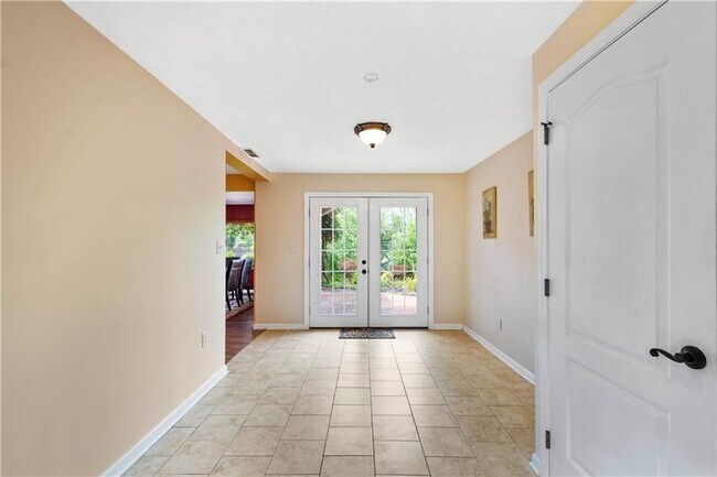 Building Photo - 2309 Engelwood Dr