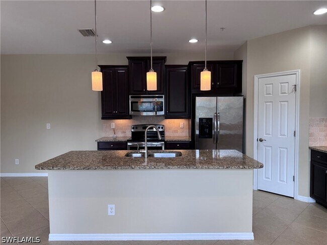 Foto del edificio - 8560 Evernia Ct