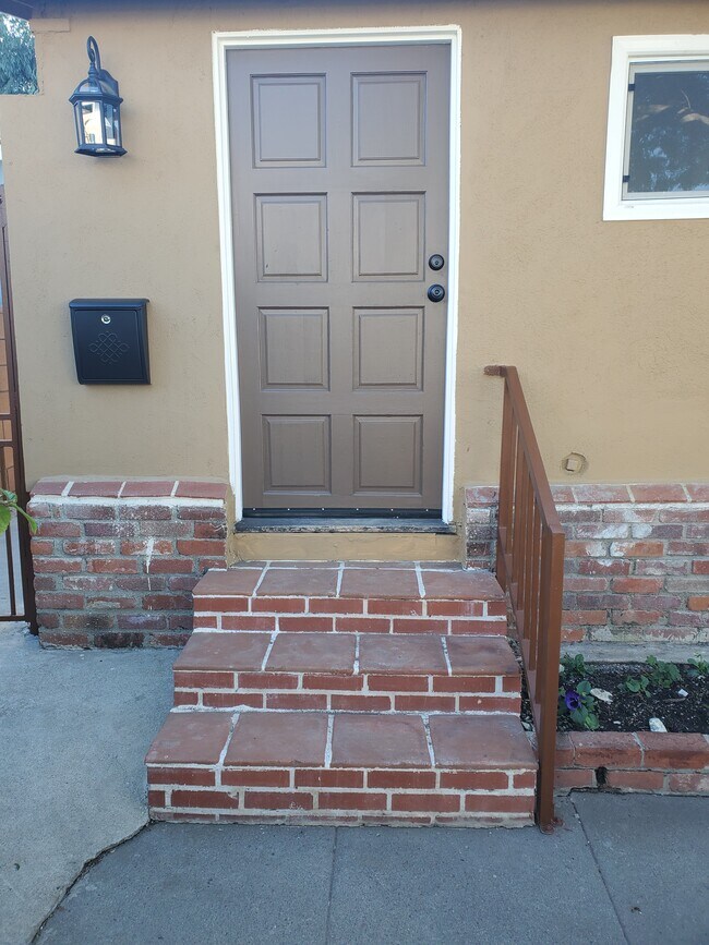 Puerta principal - 1748 17th St