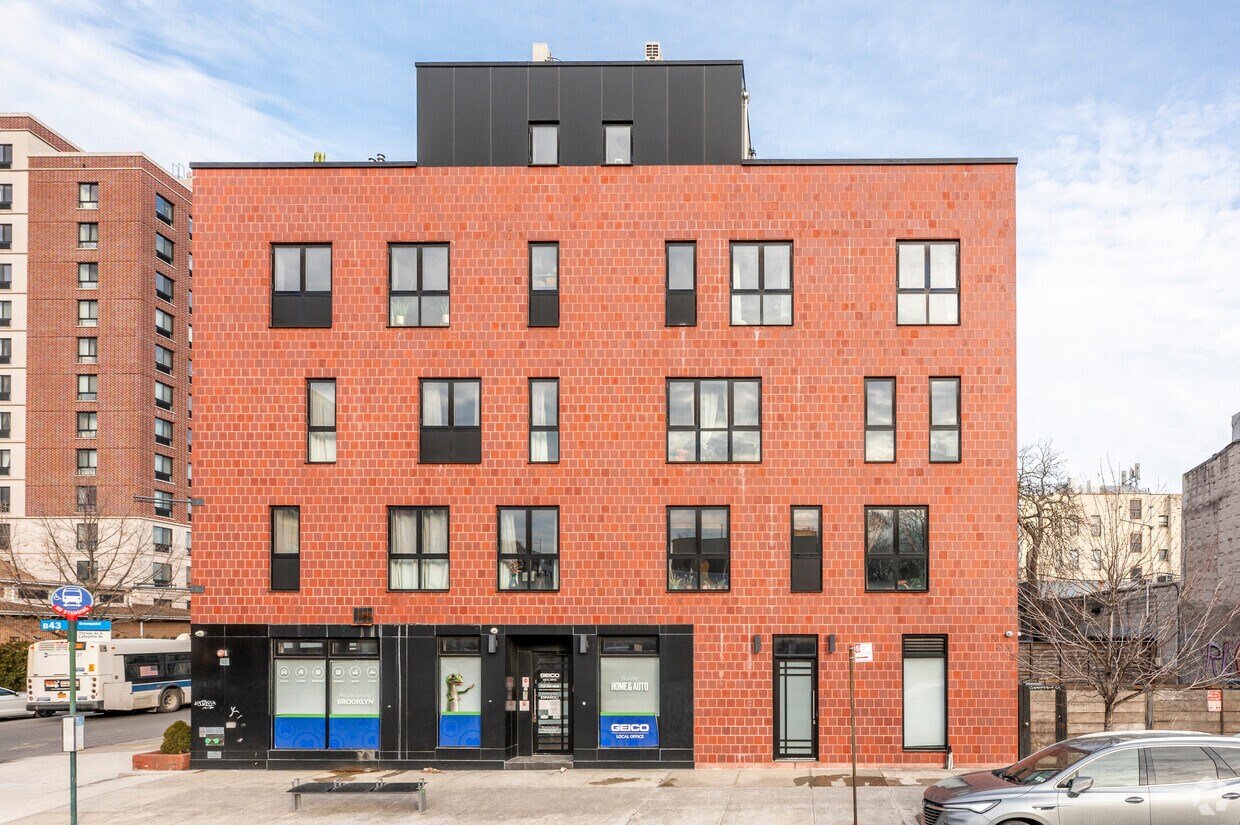 Foto del edificio - 766 Lafayette Ave