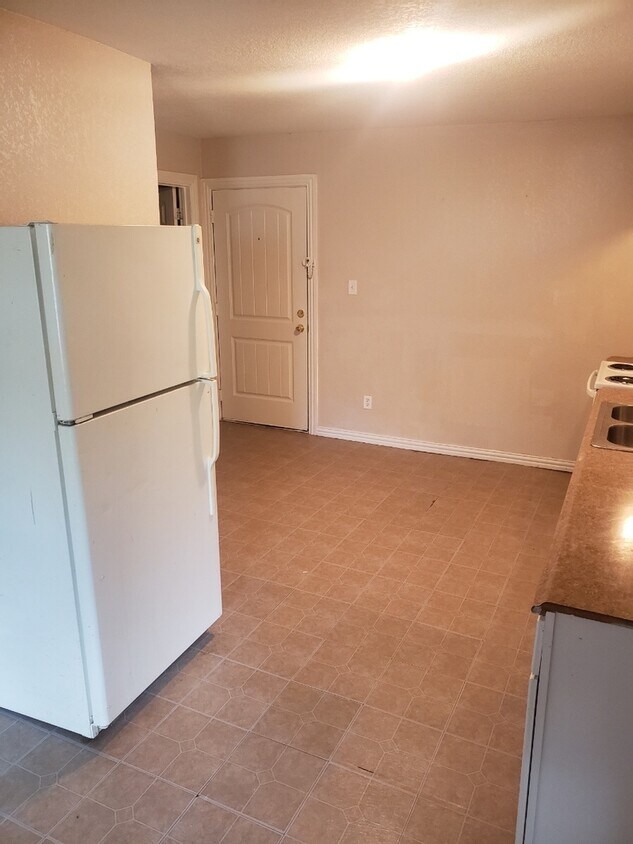 Building Photo - 3 bedroom 2 bathroom house in 76119