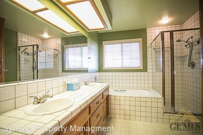 Building Photo - 4 br, 3 bath House - 5021 Panorama Dr.