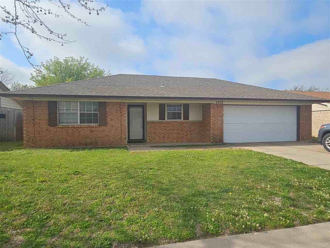 Primary Photo - 5512 NW Alan A Dl Ln
