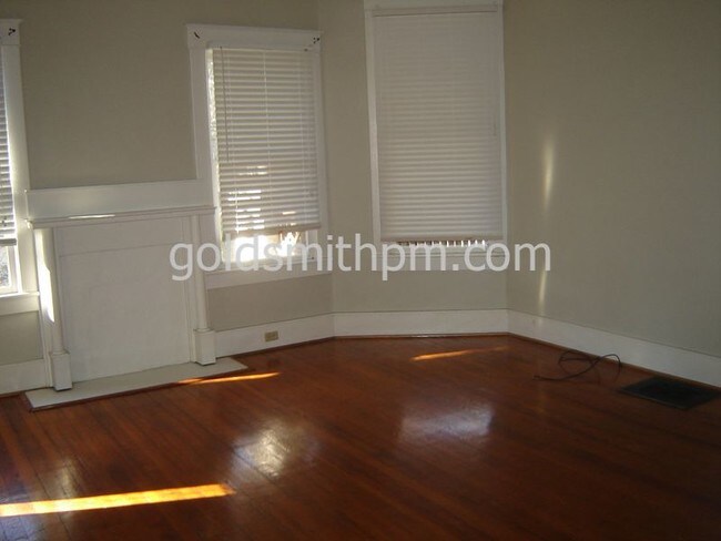 Foto del edificio - 224 W Park Ave