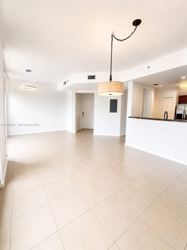 Foto del edificio - 11002 NW 83rd St