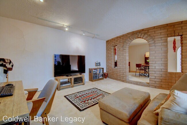 Building Photo - 4 br, 3 bath House - 3112 Camino de la Sie...