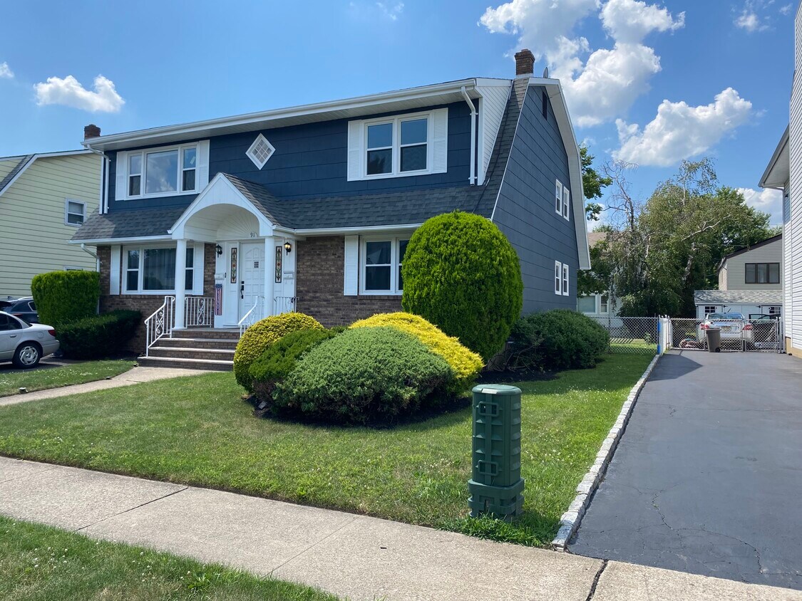 Foto principal - 91 Cloverdale Rd